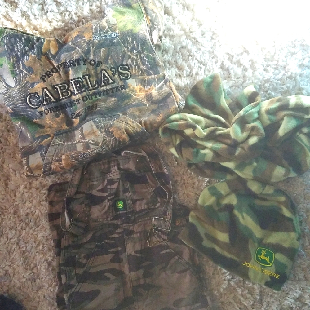Cabelas hoodie, John deere hat/scarf & overalls
